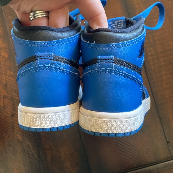 Nearly New High Top OG Retro Air Jordans - Picture 4 of 15